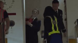 Mão de Brigitte na cara de Macron constrange governo francês - Reprodução