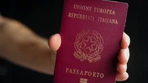 Passaporte italiano - Bruno Todeschini / Agência RBS