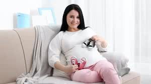 A gravidez gemelar exige um acompanhamento cuidadoso (Imagem: Africa Studio | Shutterstock)