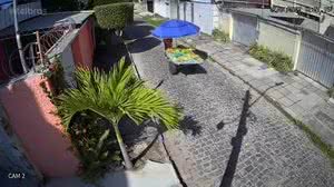 Vendedor de frutas deixou bolsa com dinheiro cair enquanto passava perto da casa de Higor - Reprodução / WhatsApp