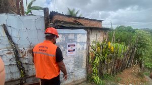 Residência interditada por colapso parcial, no Conjunto Frei Damião, no Benedito Bentes - Foto: Cortesia ao TNH/ Defesa Civil de Maceió