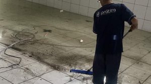 Manutenção em garagem alagadas após fortes chuvas, em Maceió - Foto: Reprodução