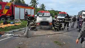 Imagem Carro bateu em poste antes de capotar em Marechal; vítimas foram identificadas