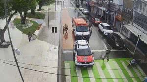 Sistema de câmeras flagrou dois homens discutindo em via pública - Foto: Reprodução SSP-AL