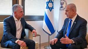 David Barnea, o chefe do Mossad, em conversa com Benjamin Netanyahu, primeiro-ministro israelense - GPO Israel