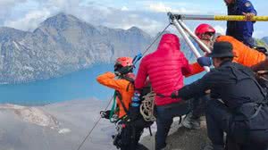 Equipe de busca e salvamento durante os trabalhos para tentar resgatar a brasileira na Indonésia - Reprodução / Instagram Parque Nacional do Monte Rinjani