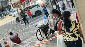 Homem é preso após circular com corpo do avô em cadeira de rodas pelo centro de Manaus - Reprodução / TV Globo