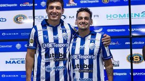 Léo Costa e Matías Cavalleri foram apresentados pelo Azulão - Allan Max / CSA