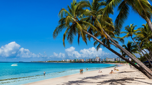 Praia de Pajuçara em Maceió é um dos atrativos mais famosos da cidade. - Foto: Wesley Menegari/Secom Maceió