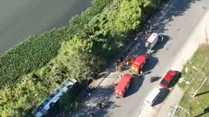 Ônibus cai em canal na zona oeste do Rio e deixa 33 feridos - Reprodução / Prefeitura do Rio