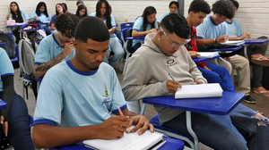Para ter direito ao benefício, os alunos devem ter presença mínima de 80% nas aulas. - Foto: Agência Brasil