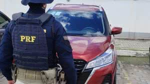 PRF prende mulher por suspeita de receptação culposa em Maceió - Divulgação / PRF
