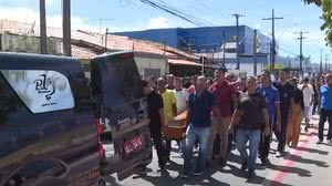 Sargento assassinado pelo cunhado é sepultado sob homenagens e comoção em Maceió - Reprodução / TV Pajuçara