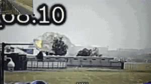 Vídeo impressionante mostra momento em que avião caiu e explodiu na Índia - Reprodução / Redes sociais