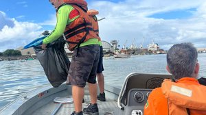 Imagem Mutirão retira 250kg de resíduos plásticos da praia de Pajuçara