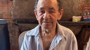 Inácio, de 66 anos, foi perdendo os dentes ao longo dos anos, até que restaram apenas três. - Foto: Arquivo pessoal