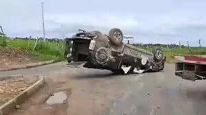 Viatura do Pelopes capota em acidente com picape na rodovia AL-115 - Reprodução / Youtube / 96 FM Arapiraca