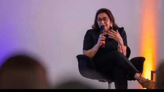 Imagem Secretária de Comunicação de Maceió, Eliane Aquino faz idade nova