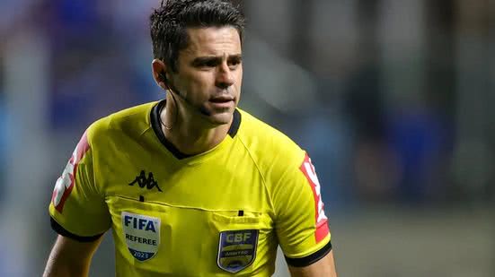 Imagem Terror dos goleiros: árbitro expulsa mais um por cera em jogo do Brasileirão