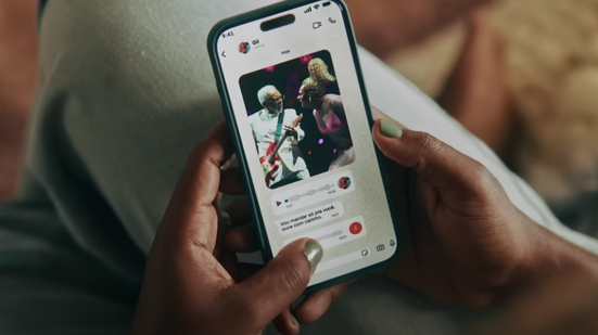 Lançamento da canção também aconteceu dentro da plataforma, em formato de visualização única - Foto: Reprodução/Youtube