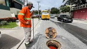 Esgoto estava sendo lançado diretamente na rede de drenagem que deságua na Lagoa da Anta - Foto: Cortesia/ Seminfra