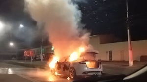 Veículo ficou destruído - Foto: Reprodução