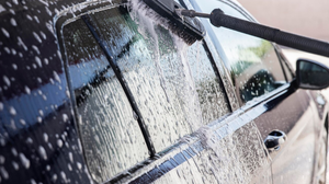 Proprietário do lava-jato teria desviado cerca de R$ 15 mil em compras - Foto: Freepik