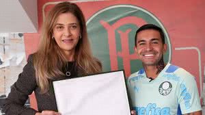 A presidenta Leila Pereira e o atacante Dudu na época em que o jogador estava no Palmeiras - Fabio Menotti / Palmeiras
