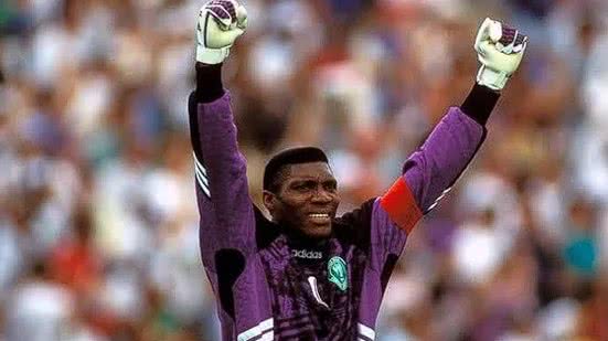 Morre goleiro que recusou trono de rei para jogar a Copa pela Nigéria - Reprodução / Instagram @peter_rufai