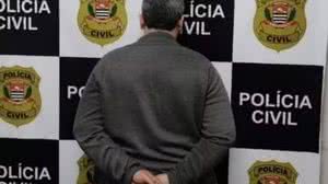 Foragido há quase três anos, professor condenado por estuprar 18 alunas foi preso - Divulgação / Polícia Civil