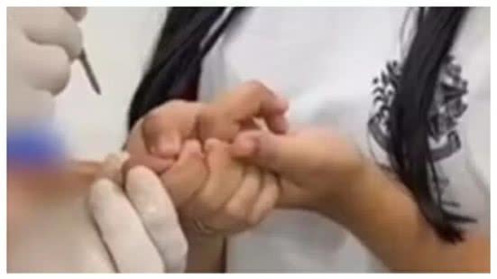 Professor é indiciado por furar dedos de 43 alunos com mesma agulha no ES - Reprodução / TV Gazeta ES