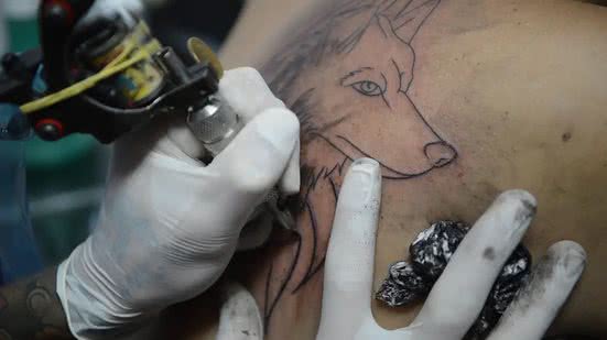CFM proíbe anestesia para a realização de tatuagens - Fabio Rodrigues Pozzebom / Agência Brasil