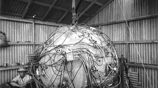 'A geringonça', usada no teste Trinity, particialmente montada - Departamento de Energia dos Estados Unidos