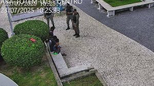 Câmera ajuda polícia a prender homem armado com faca de 30cm em Arapiraca - Divulgação / SSP-AL