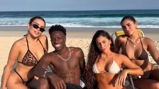 Vini Jr. com Catherine Bascoy, Dania Mendez e Maria Victoria Ruiz - Reprodução / Instagram