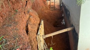 Local onde o homem ficou soterrado em obra de Itapetininga - Foto: Leonardo Vieira/TV TEM