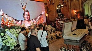 O corpo da cantora Preta Gil chega ao Theatro Municipal do Rio de Janeiro, local que será realizado o velório para a família, amigos e aberto ao público - Foto: Reprodução/g1