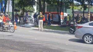 Motociclista morre após passar mal e bater em caminhão no Tabuleiro - Reprodução / DMTT