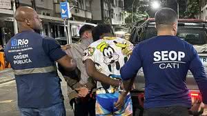 Alemães entram nus na praia de Copacabana e têm roupas e cartões furtados - Divulgação / Seop