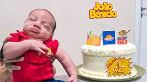 O pequeno João Benício no primeiro 'mesversário' após ter nascido na unidade do Assaí Atacadista do Tabuleiro do Martins, em Maceió - Cortesia ao TNH1