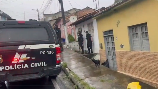 Vítima teve a casa invadida antes de ser morto e parentes são suspeitos - Foto: Reprodução