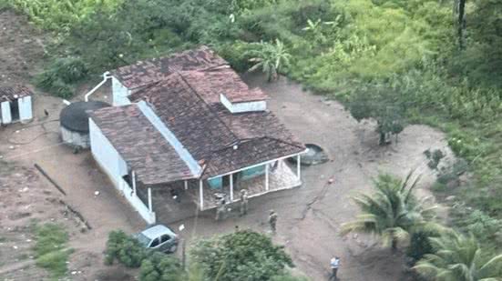 Apoio aéreo foi decisivo para garantir o cerco das equipes em solo e impedir a fuga de suspeitos durante a ação integrada - Foto: Reprodução