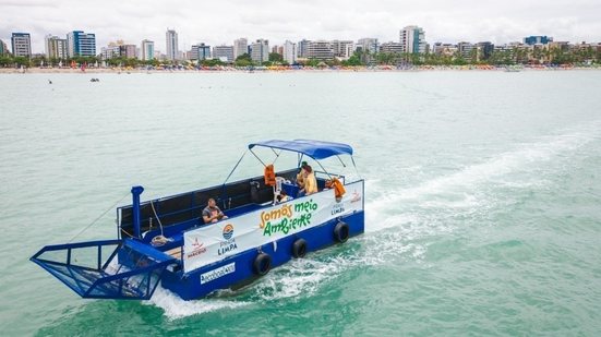 Ecoboat retira mais de mil toneladas de lixo da lagoa Mundaú e praias de Maceió - Secom Maceió