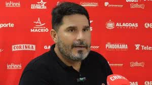 O técnico Eduardo Barroca após a vitória por 1 a 0 sobre o Athletic - Reprodução / CRBTV