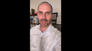 Imagem Após xingamentos, Eduardo Bolsonaro grava vídeo em apoio a Silas Malafaia