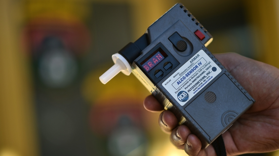 Condutor do carro chegou a fazer o sopro de calibração, mas se recusou a realizar o teste - Foto: Jusbrasil