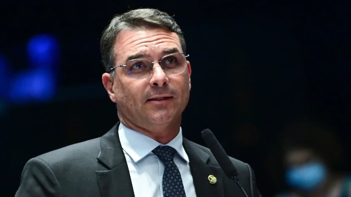 Casa Rosada nega em nota oficial entrada de Flávio Bolsonaro na Argentina