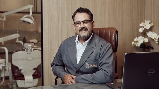 Imagem Harmonização protética: a arte de rejuvenescer o sorriso e a expressão facial