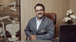 Imagem Harmonização protética: a arte de rejuvenescer o sorriso e a expressão facial