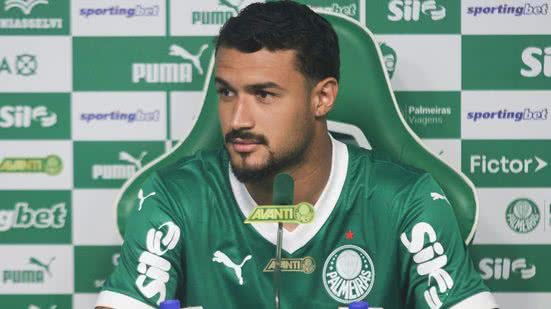 Apresentação do lateral-esquerdo Jefté no Palmeiras em coletiva de imprensa realizada na Academia de Futebol na tarde desta sexta (29) - Fotoarena / Folhapress